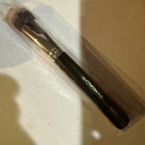 Crown Blush Brush C519